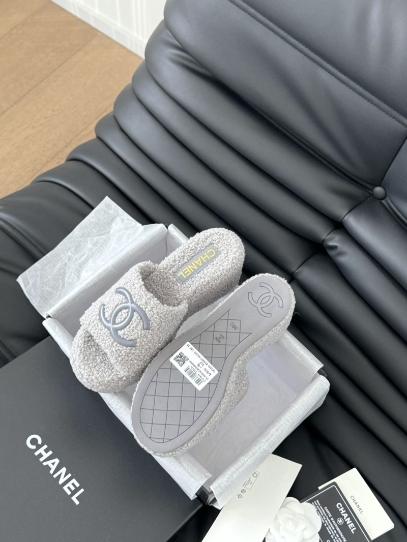 Ch**el slippers